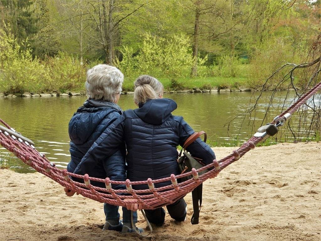 Avantages et réductions pour les seniors qui aiment voyager